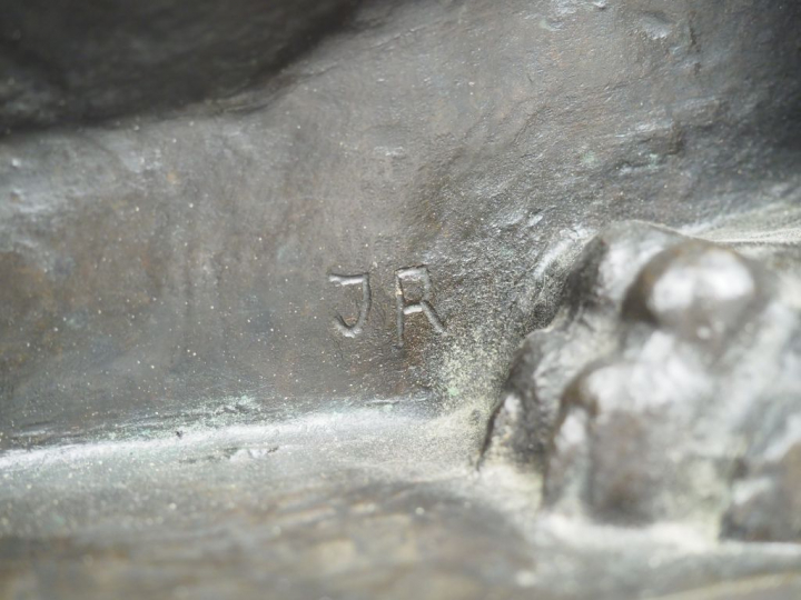 Ecole française début Xxème. "Félin" Sculpture en bronze à patine brun