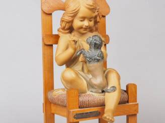 Vente aux enchères A. de RANIERI. "Fais le beau" Groupe en stuc polychrome.  Signé.  H. d