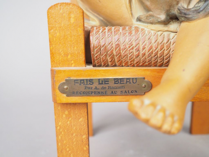A. de RANIERI. "Fais le beau" Groupe en stuc polychrome.  Signé.  H. d