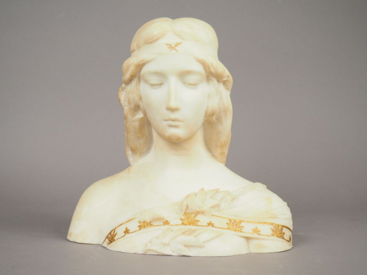 Ecole française 1900. "Portrait de jeune fille en buste". Sculpture en