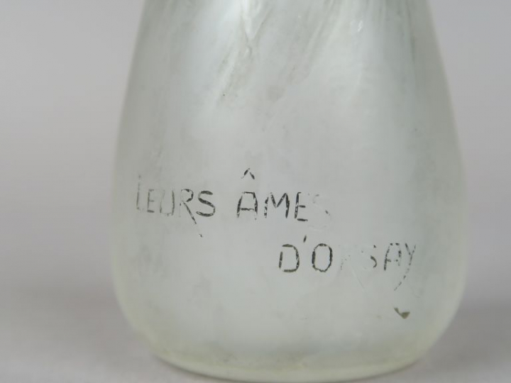 Flacon en verre "Leurs âmes d'Orsay" H. 16 cm (cassé)