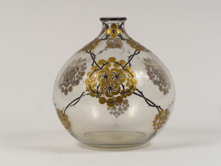 GOUPY. Vase en verre à décor émaillé noir et doré de motifs floraux st