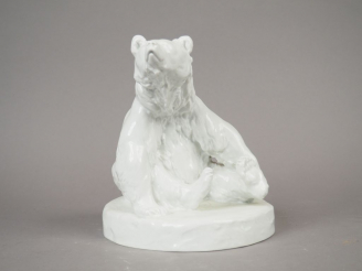 Vente aux enchères Sujet en porcelaine de Saxe 1900  "Ours polaire" H. 23 cm