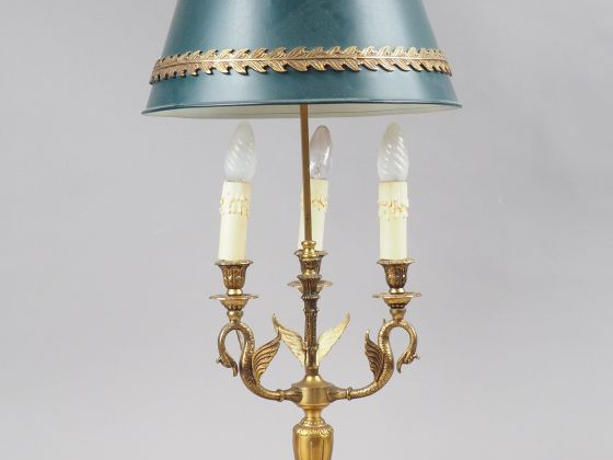 Lampe bouillotte de style Empire en bronze et tôle éclairant à trois l