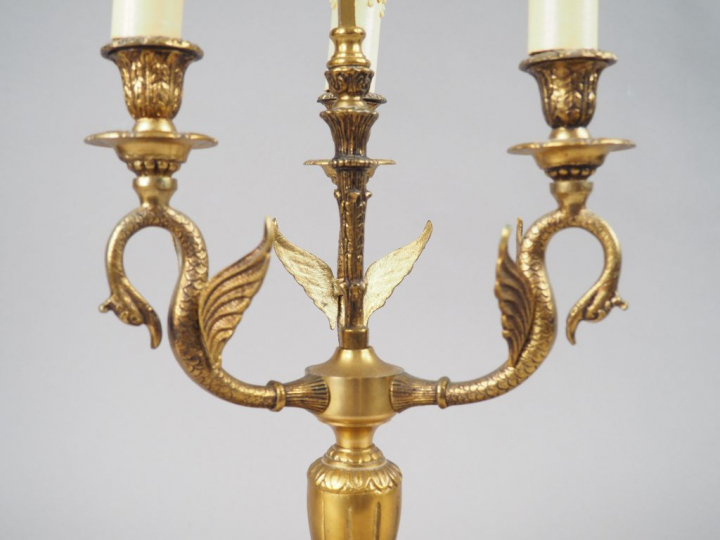 Lampe bouillotte de style Empire en bronze et tôle éclairant à trois l