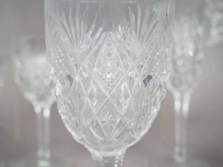 SAINT-LOUIS. Important service de verres en cristal comprenant :  - un