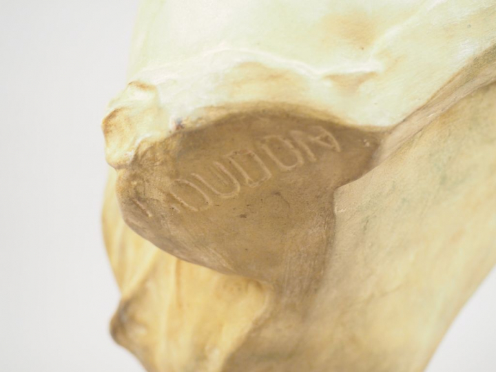 HOUDON. "Diane chasseresse" Buste en terre cuite patinée. Signée. H. 6