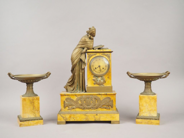 Garniture de cheminée de style Empire en marbre jaune de Sienne et bro