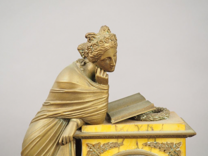 Garniture de cheminée de style Empire en marbre jaune de Sienne et bro