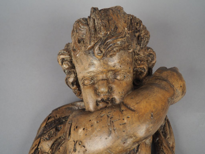 Sujet XVIIIème en bois sculpté "Angelot" (petits manques et accidents)
