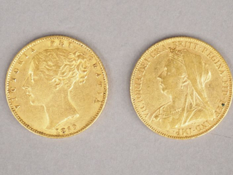 Vente aux enchères Ensemble comprenant :  - un Souverain or, 1869. - un Souverain or, 190