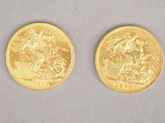 Vente aux enchères Ensemble comprenant :  - Une pièce Georges V or, 1914. - Une pièce Edo