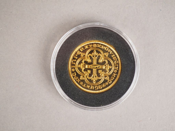 Nouvelle frappe en or 14k "Franc à cheval 1360". Poids. 3,19 g