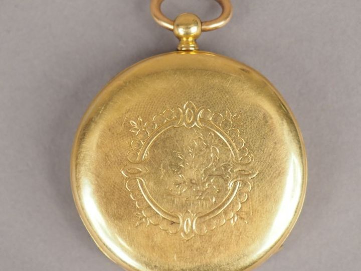 Montre de gousset en or jaune, cadran émaillé, chiffres romains. Le re