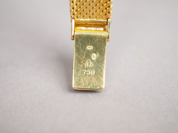 OMEGA.  Montre de dame, bracelet et boitier en or jaune.  Poids tel. 3