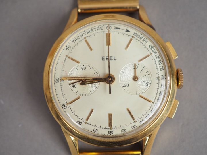 EBEL. Montre d'homme, boitier et bracelet en or jaune. Poids tel. 80,8