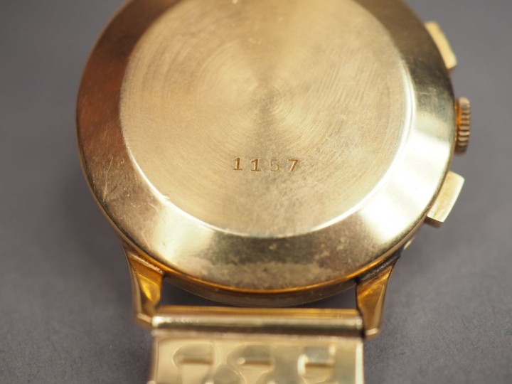 EBEL. Montre d'homme, boitier et bracelet en or jaune. Poids tel. 80,8