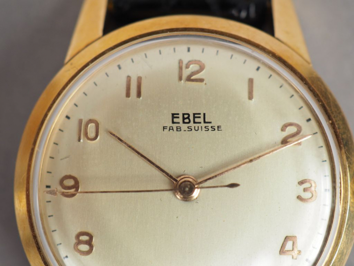 EBEL.  Montre bracelet d'homme, boitier en or jaune.  Bracelet cuir,bo