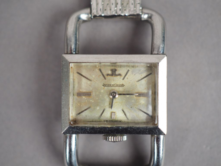 HERMES / JAEGER LECOULTRE. Montre de dame modèle étrier, boitier en or