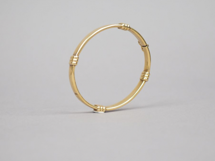 Bracelet jonc en or jaune.  Poids. 22,80 g