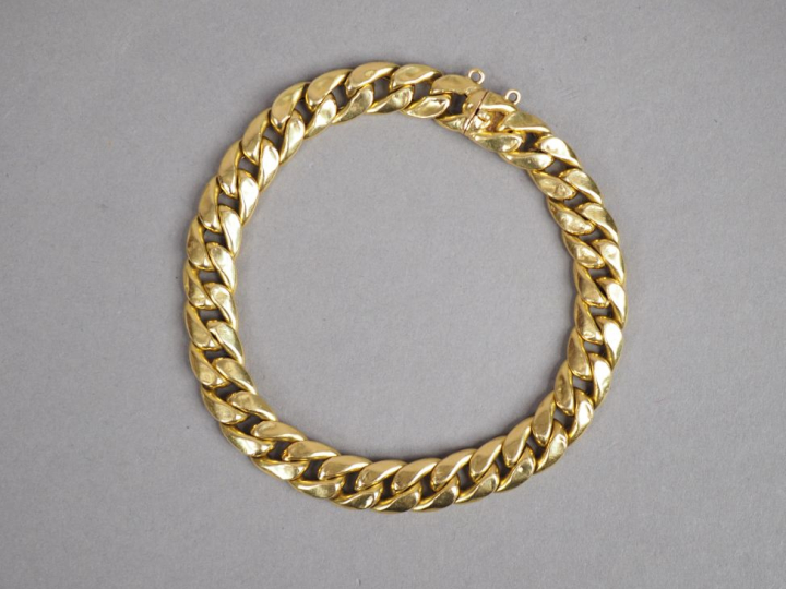 Bracelet articulé en or jaune, maille gourmette.  Long. 19 cm  Poids. 