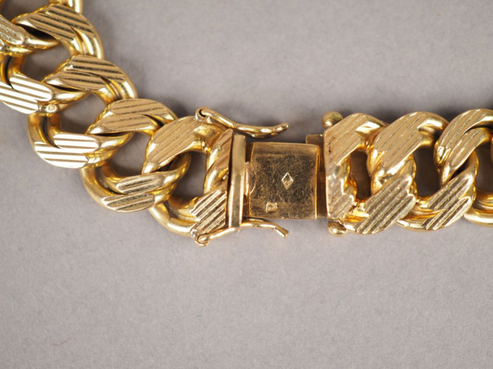 Bracelet articulé en or jaune, maille faite de cercles entrelacés. Lon