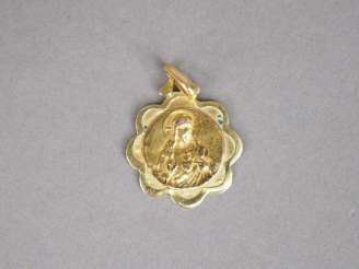 Vente aux enchères Médaille de baptême en or jaune, décor double face.  Poids.1,02 g