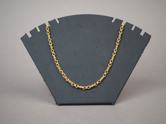 Vente aux enchères Collier en or jaune, maillons ovales double rangs ornés de filets tres