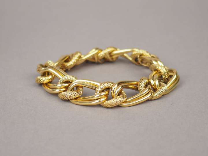 Bracelet articulé en or jaune, maillons ronds tressés et ovales à doub