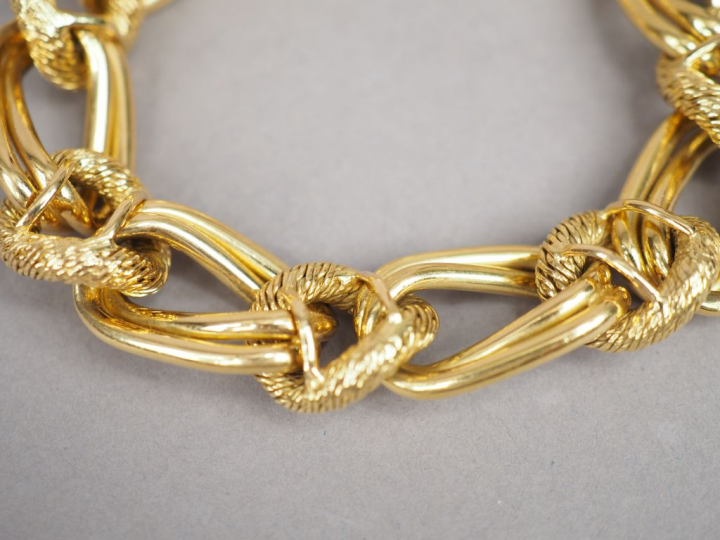 Bracelet articulé en or jaune, maillons ronds tressés et ovales à doub