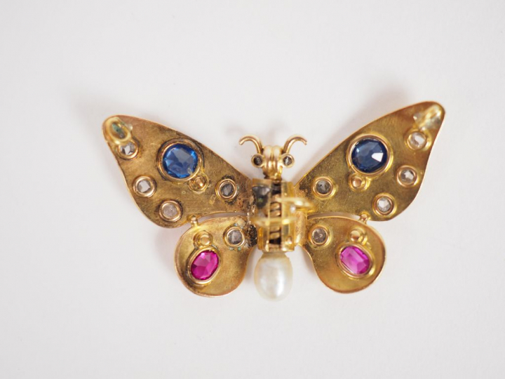 René BOIVIN (attribuée à) Broche en or jaune en forme de papillon, ser