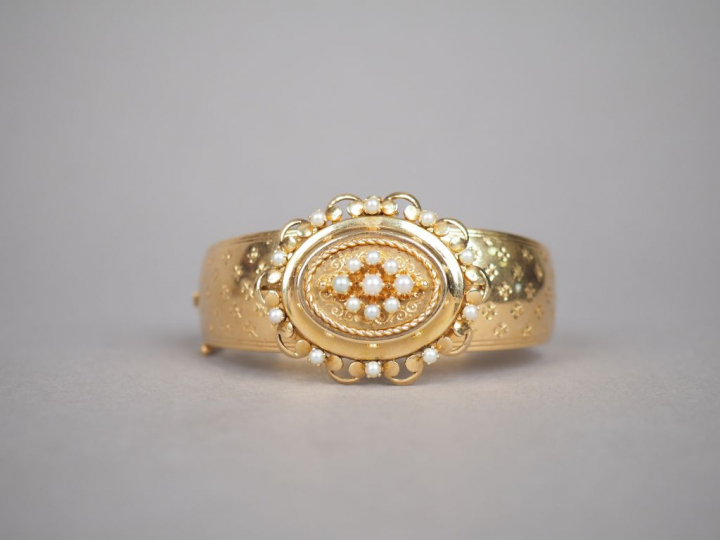 Bracelet transformable Napoléon III en or jaune et perles. Médaillon d