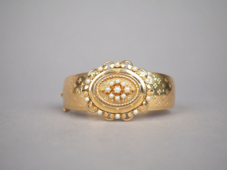 Vente aux enchères Bracelet transformable Napoléon III en or jaune et perles. Médaillon d