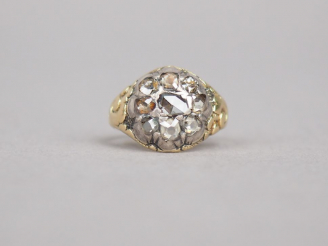 Vente aux enchères Bague dôme en or jaune et diamants taillés en rose. TDD. 47 Poids tel.