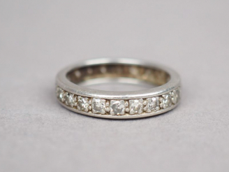 Vente aux enchères Alliance américaine en platine et diamants. TDD. 49 Poids tel. 3,36 g