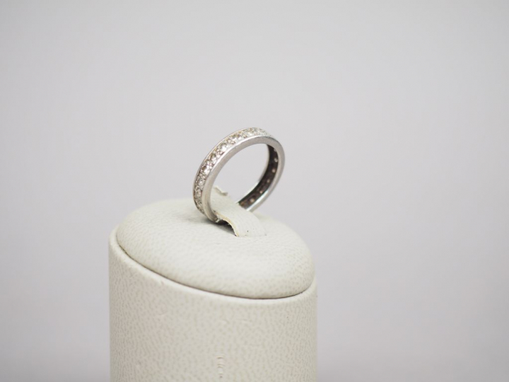 Alliance américaine en platine et diamants. TDD. 49 Poids tel. 3,36 g