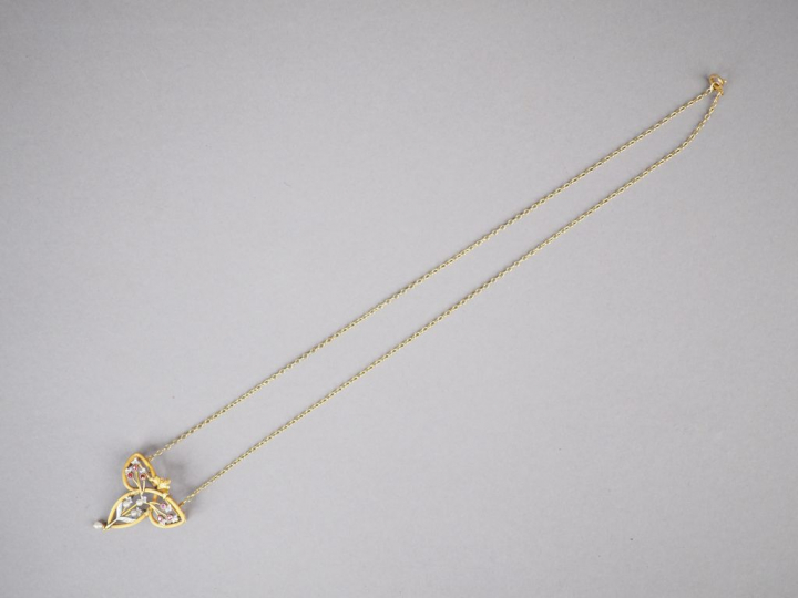Pendentif transformable en broche de style Art Nouveau en or jaune, éc