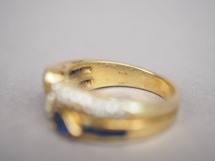 Bague "Toi   Moi" en or jaune, ornée de saphirs, saphirs calibrés et p