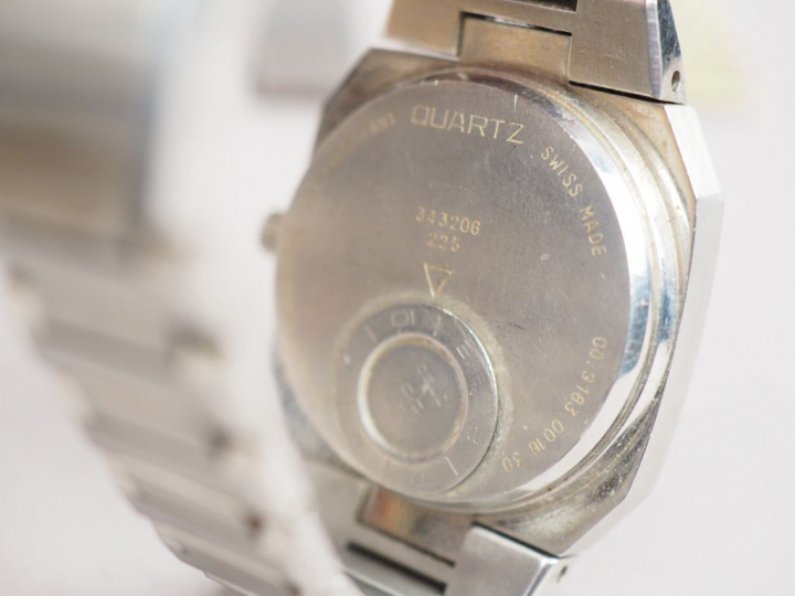 Ensemble de quatre montres, comprenant :  - SEIKO.  Montre, modèle Las