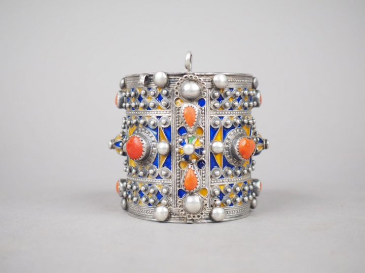 Bracelet manchette et boucles d'oreilles berbère en argent bas-titre, 