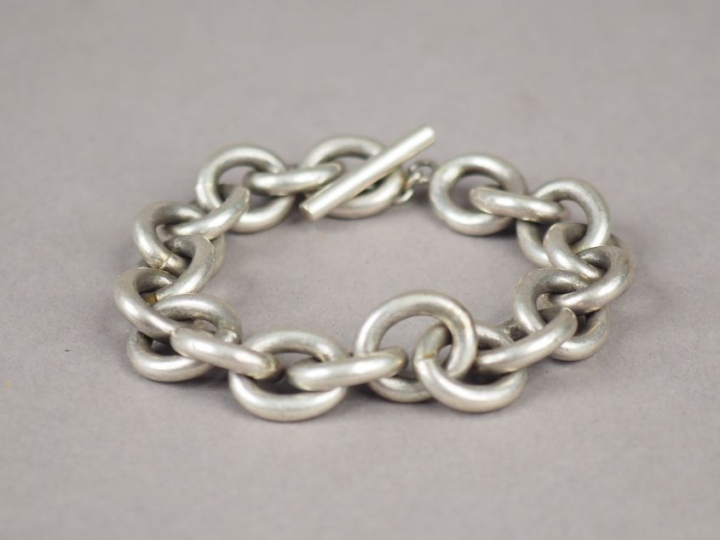 Bracelet en argent, maille forçat. Long. 18,5 cm  Poids. 64,68 g