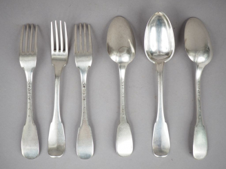 Vente aux enchères Trois grands couverts XVIIIème en argent.  Poids. 524 g