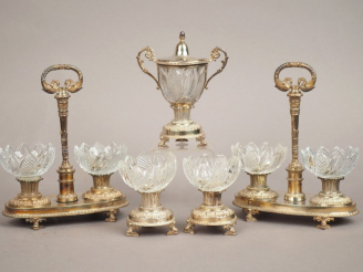 Vente aux enchères Garniture de table Restauration en argent, poinçon Vieillard.  Compren