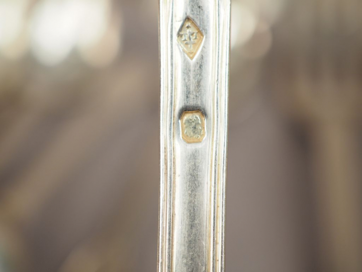 Partie de ménagère en argent, poinçon Vieillard, modèle à filet. Monog