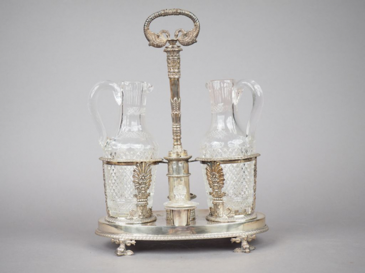 Huilier-vinaigrier Restauration en argent, poinçon Vieillard.  Avec un