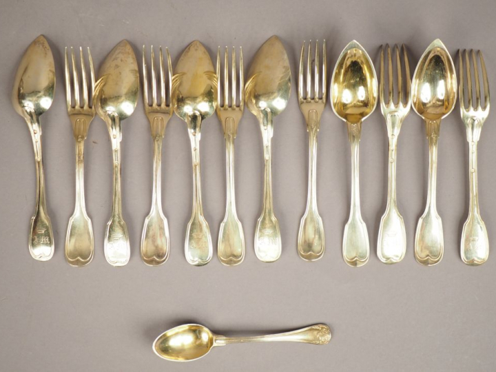 Suite de six couverts à entremet en vermeil, poinçon Vieillard, modèle