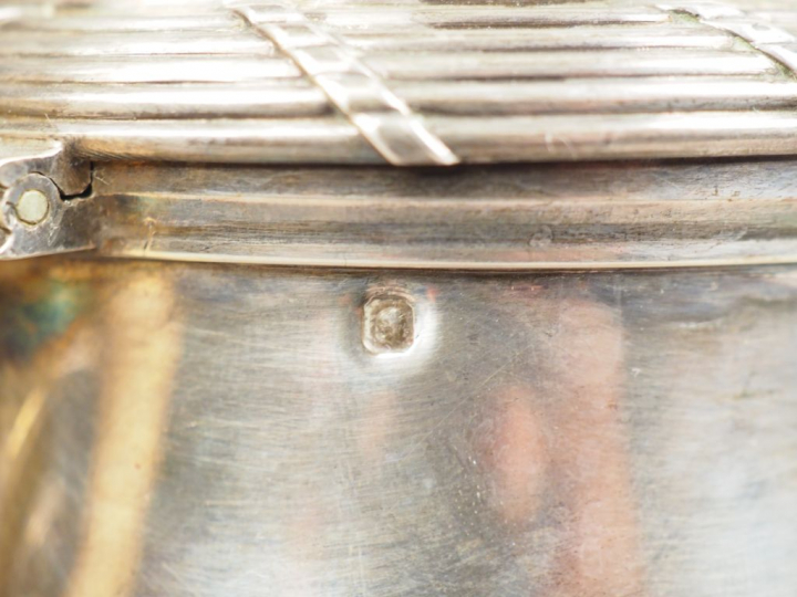 Service à thé trois pièces de style Louis XVI en argent, poinçon Miner