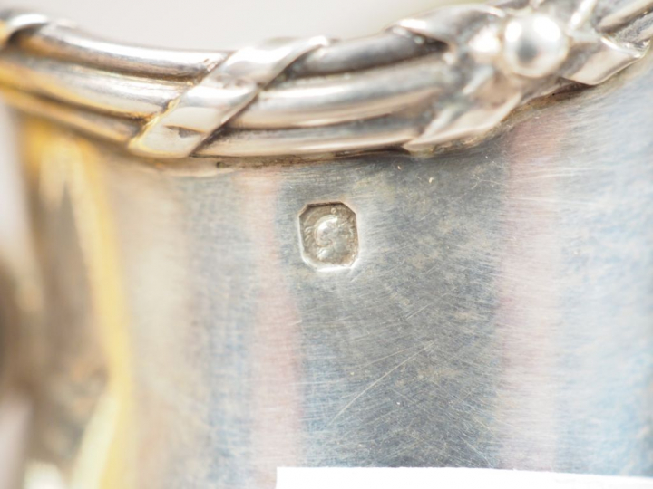 Service à thé trois pièces de style Louis XVI en argent, poinçon Miner