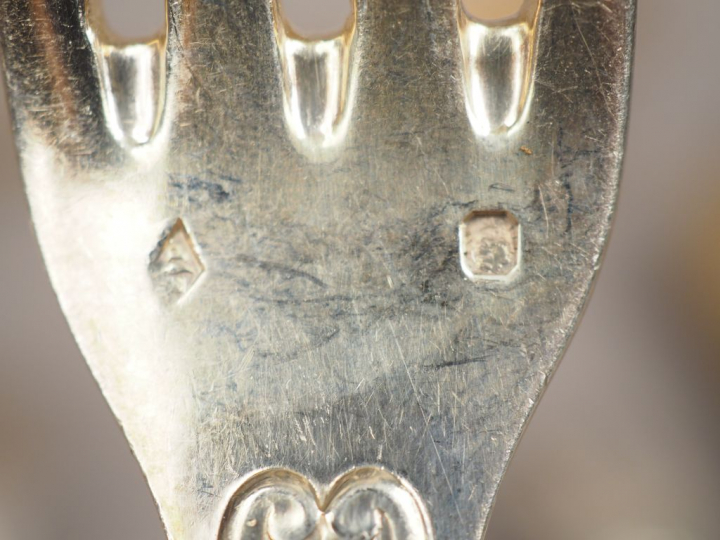 Ménagère de style Louis XV en argent, poinçon Minerve, modèle feuillag