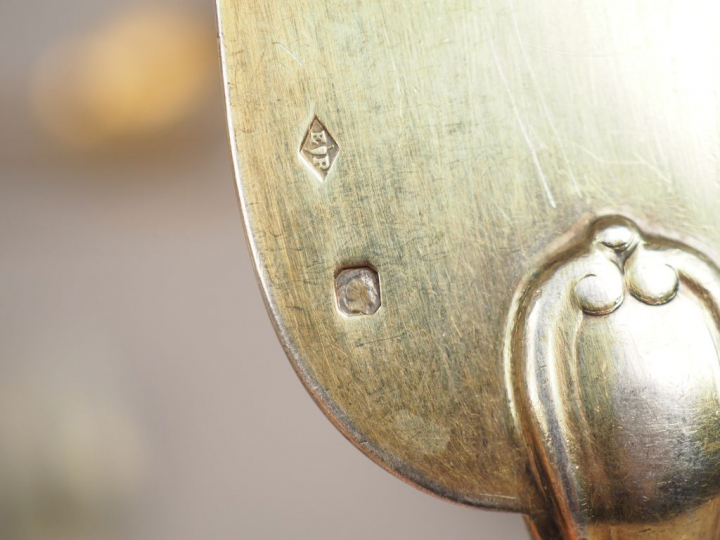 Ménagère de style Louis XV en argent, poinçon Minerve, modèle feuillag